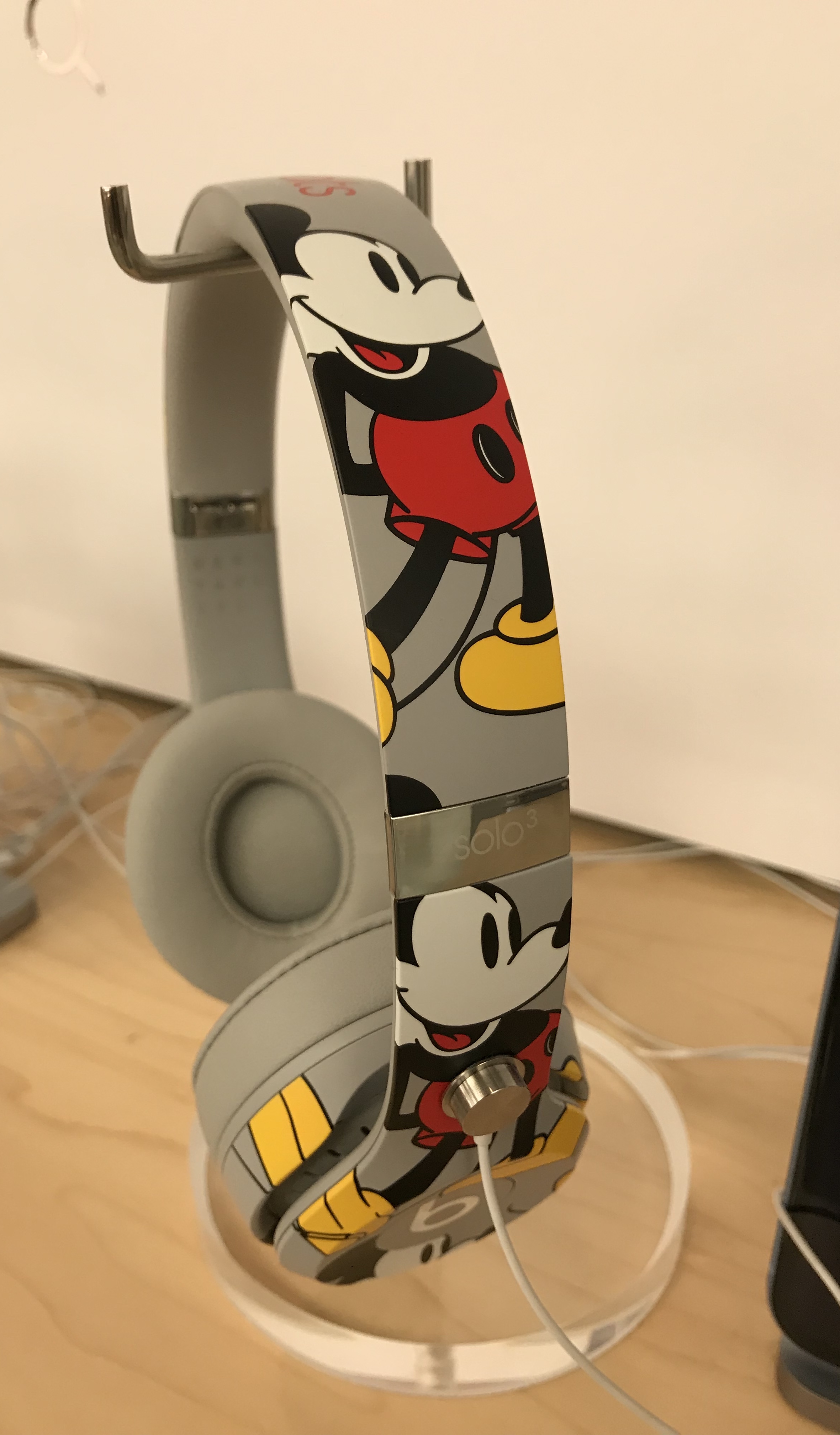 Beats Solo³ Wireless Mickey's 90th Anniversary Edition