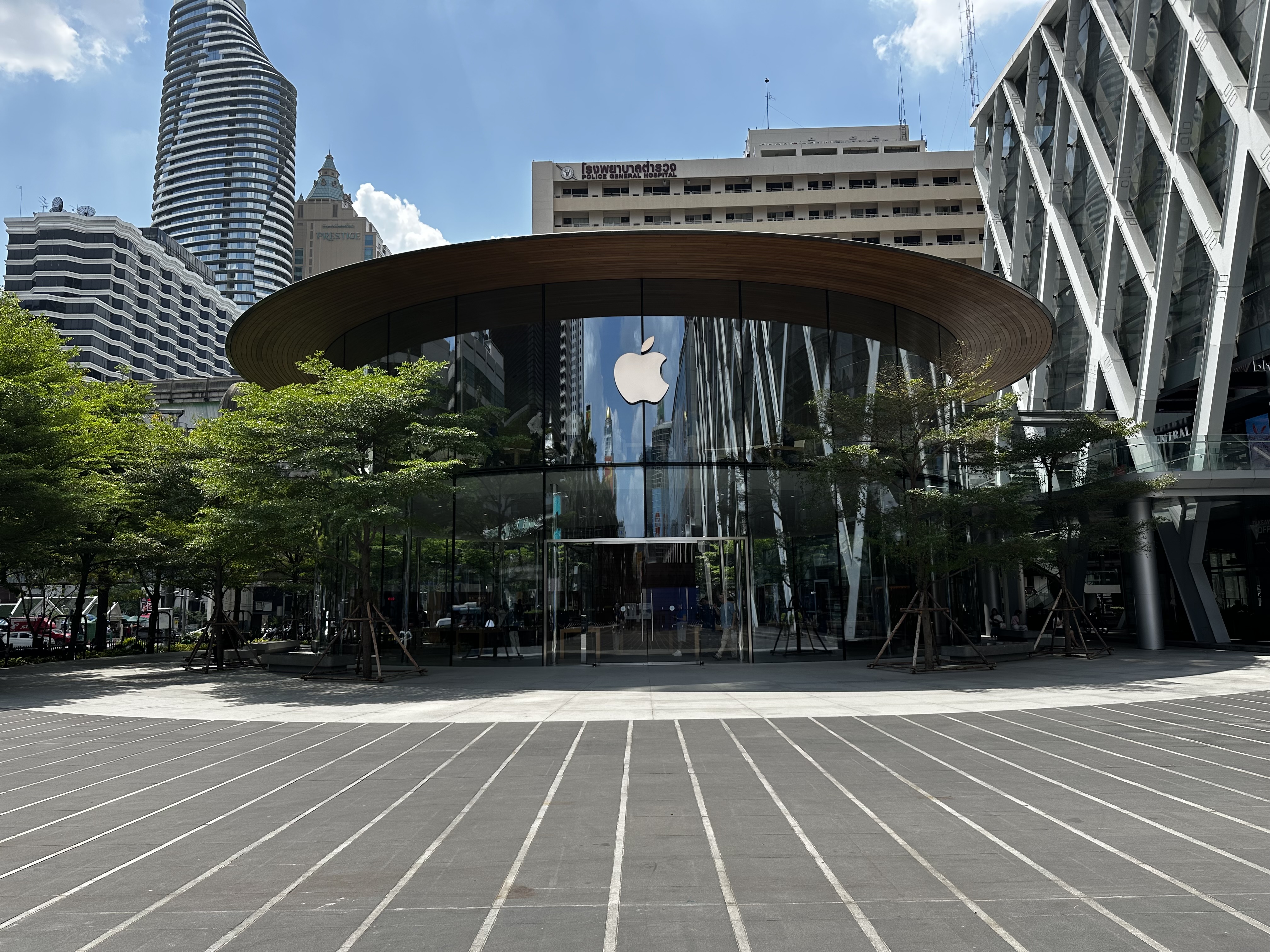 Apple Store, Central World, Bangkok, Thailand