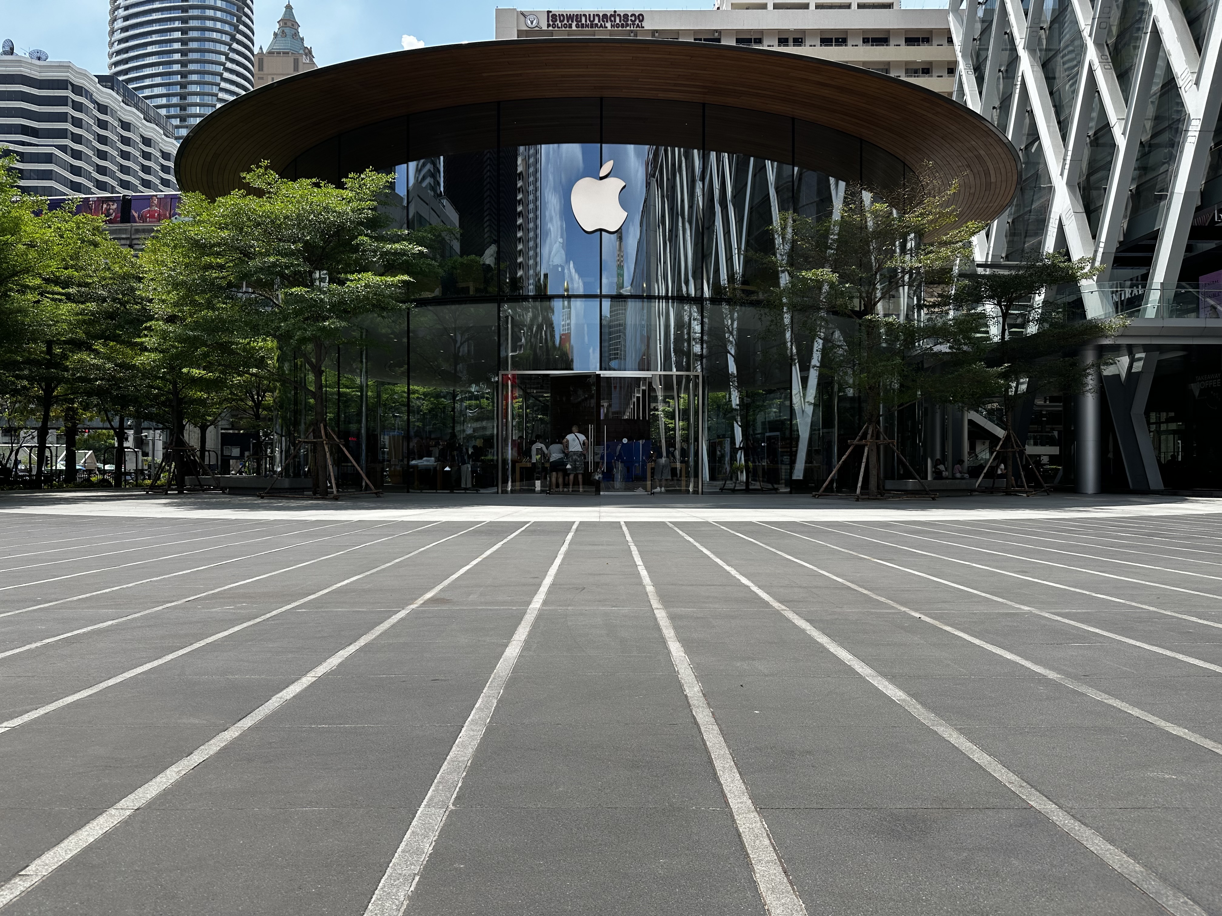 Apple Store, Central World, Bangkok, Thailand
